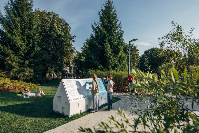 The rules of conduct and navigation on the �Salute� section, Gorky Park, Moscow, 2018