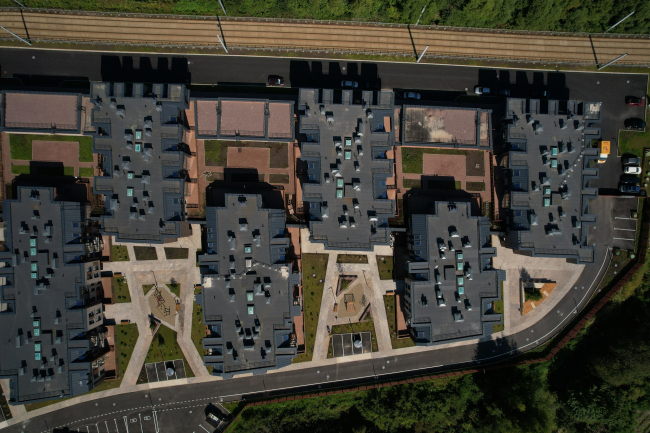 Top view of a part of the north building. Viewable are the yards on the roof of the car park and the wall of the maitenance premises. Veren Village housing complex