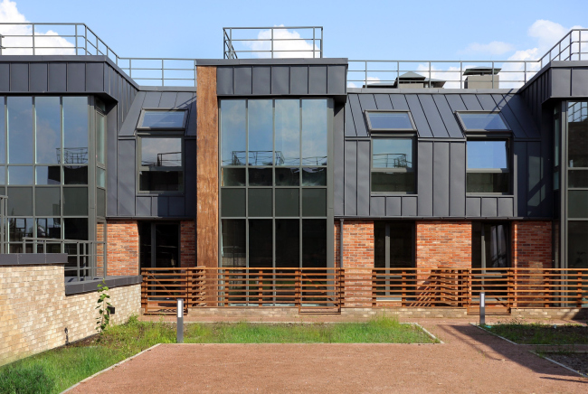 The patio on the roof of the car park. Veren Village housing complex