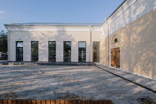 The square from the side of the Moskovskaya Street. Restoration of Zvenigorod Manege