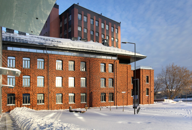 A shortened marquee over the building, imitating the factory of the XIX century.