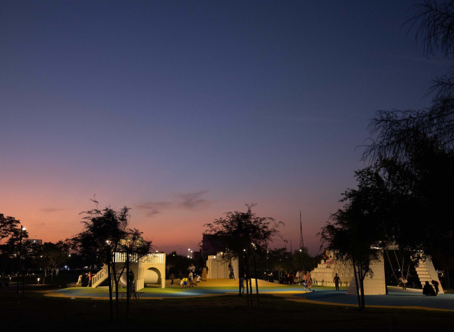 ������������ (�������������) ������� �������� � ���� / Doha Modern Playground