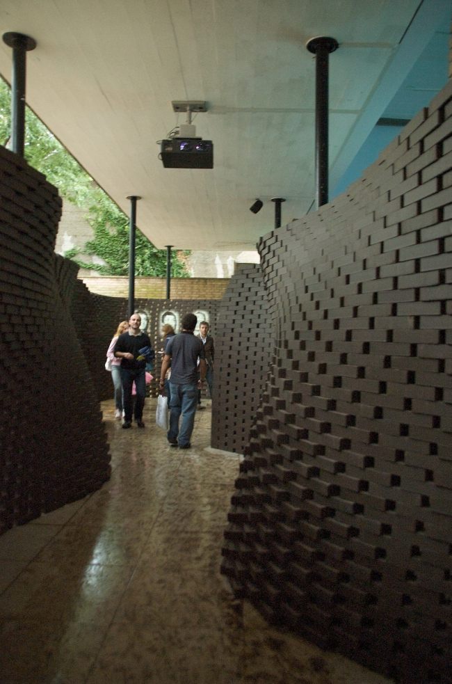 ���������. ���������� �������������, ��������, ���������, �������� (Explorations, teaching, design, research). ��������: Urs Staub. �������: Reto Geiser. ����������: Labaratoire de la production d'architecture (LAPA), Ecole Polytechnique Federale de Lausanne (EPFL): Harry Gugger, Dieter Dietz; Atelier de la conception de l'espace (ALICE), MAS Urban Transformation in Developing Territiries (MAS UTDT), Eidgenossische Technische Hochschule Zurich (ETHZ): Marc M. Angelil, Fabio Gramazio; Gramazio&Kohler: Matthias Kohler, Architecture and Digital Fabrication. � FORMAT

