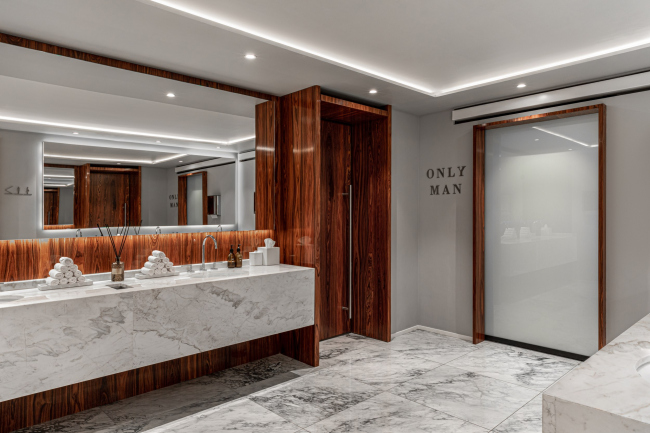  BENUAR by The Toy Moscow