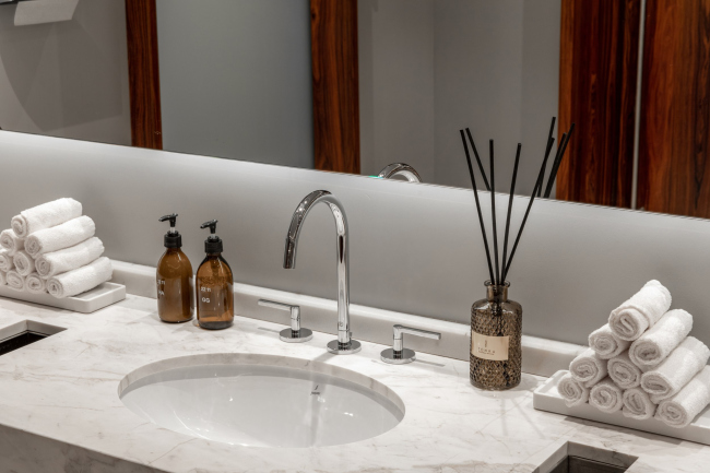  BENUAR by The Toy Moscow