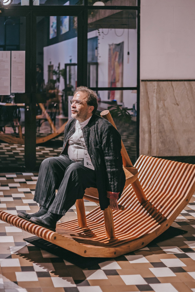 ����������