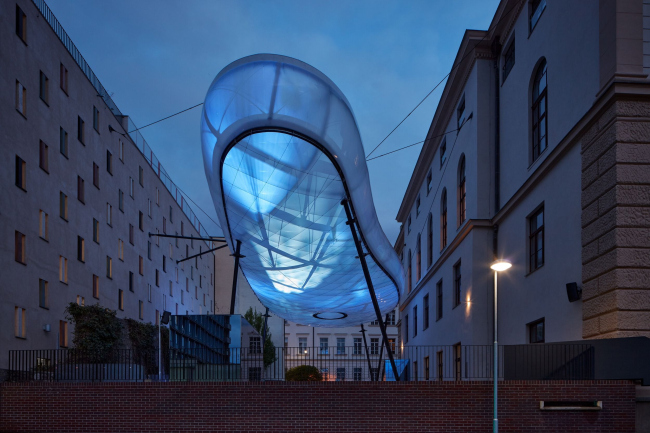 ����� ����������� ��������� � ���� � �������������