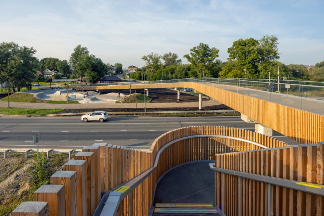 The pedestrian bridge in the Bor Volga Valley