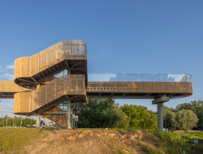 The pedestrian bridge in the Bor Volga Valley