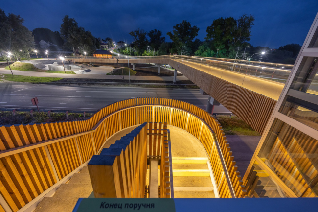 The pedestrian bridge in the Bor Volga Valley