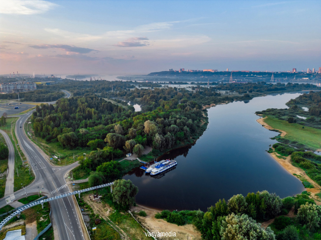 The pedestrian bridge in the Bor Volga Valley