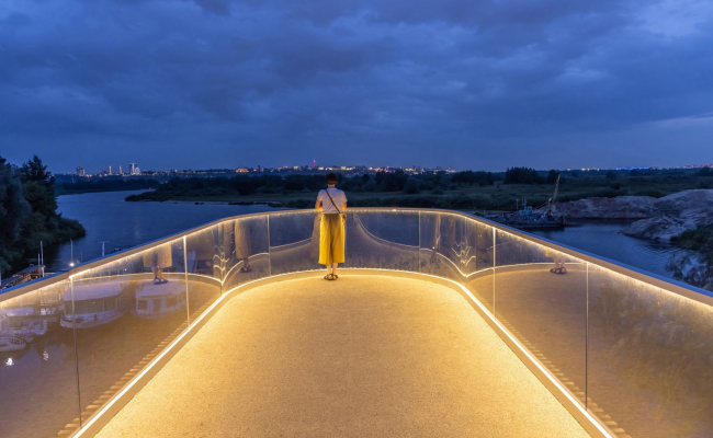 The pedestrian bridge in the Bor Volga Valley