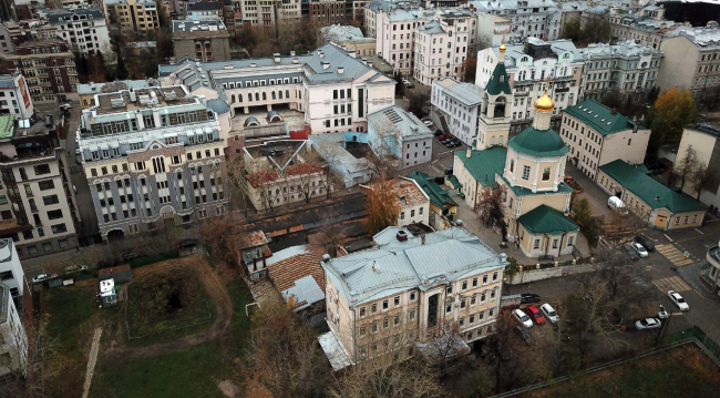 ������� �������� ���� ����������� � 1�, ��� ������, � ���-�������. �� ������ ����� ���, �������� ����� �������� ���������, �� ������ ����� ����� � ���, ������������������ �� ���������� � 2003 ����