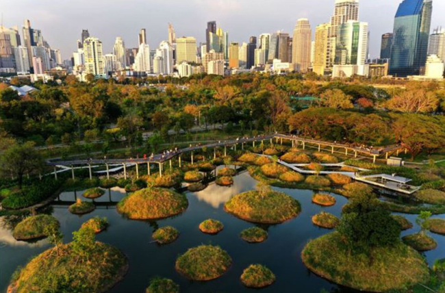 Benjakitti Forest Park: Transforming a Brownfield into an Urban Ecological Sanctuary, �������, �������. ���������� TURENSCAPE, Arsom silp Community and Environmental Architect