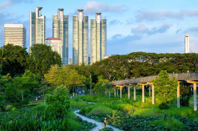 Benjakitti Forest Park: Transforming a Brownfield into an Urban Ecological Sanctuary, �������, �������. ���������� TURENSCAPE, Arsom silp Community and Environmental Architect