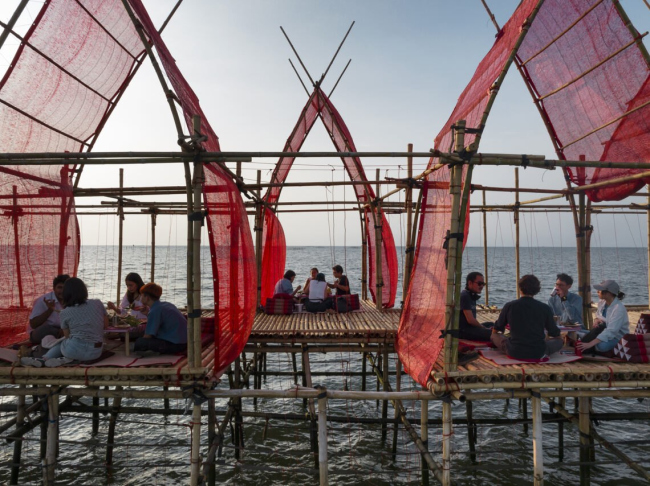 Angsila Oyster Scaffolding Pavilion, ��� ����, �������. ���������� CHAT Architects