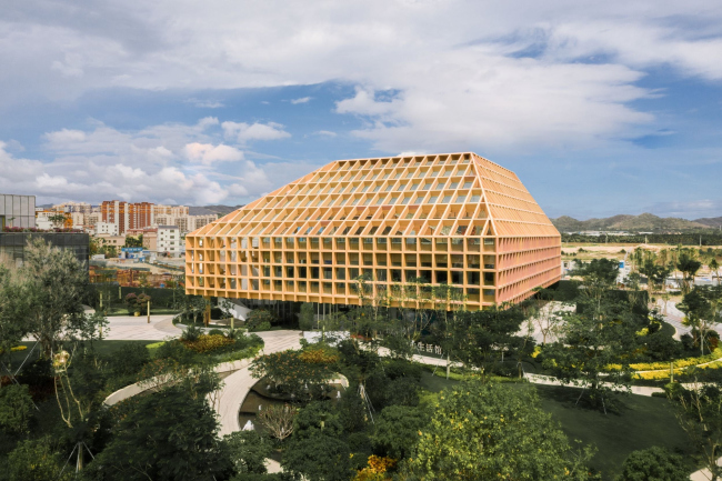 ����������� ����� Sanya Farm Lab