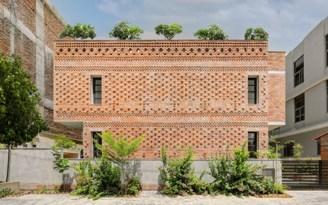 ����������� ���������� Studio Chinar � ��������, �����. ����: Juhi Mehta Architects. ��������� ��������� ������