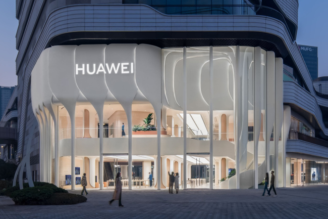 ����������� ������� Huawei � �������� ������ Taikoo Li Qiantan