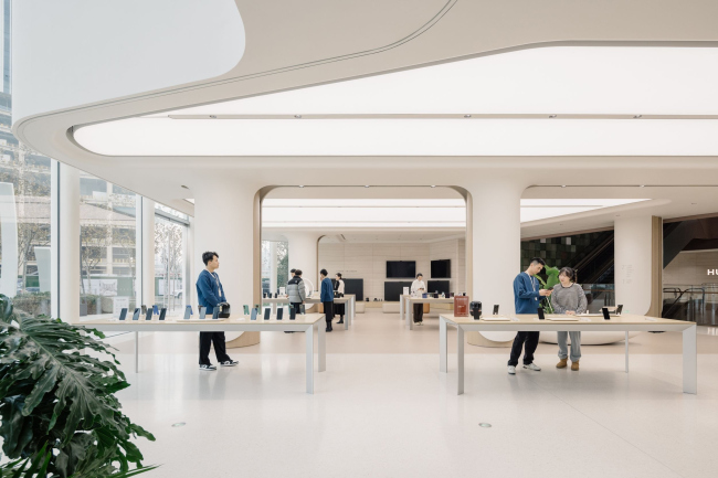 ����������� ������� Huawei � �������� ������ Taikoo Li Qiantan