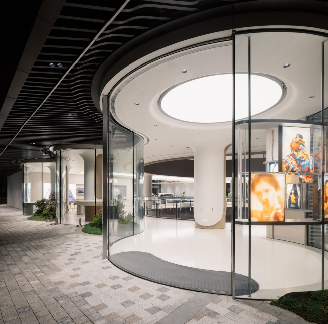 ����������� ������� Huawei � �������� ������ Taikoo Li Qiantan