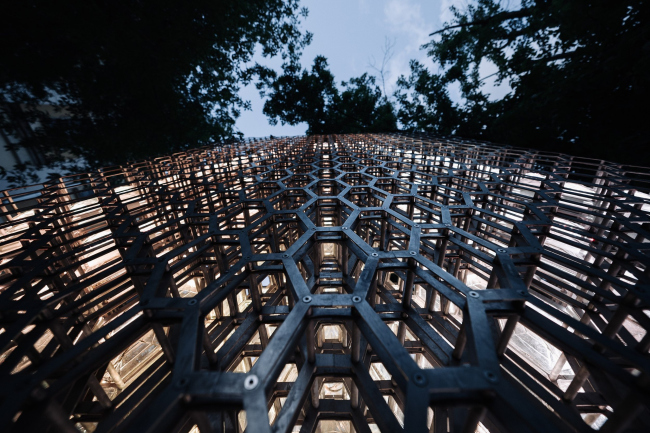 “Crystal of Perception” art object in the yard of the Architecture Museum. Author: Sergey Kuznetsov, co-author: Ivan Grekov, KROST production, 2024