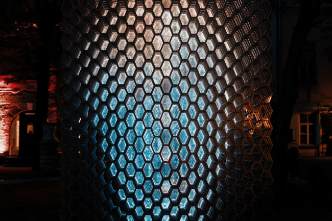 Crystal of Perception art object in the yard of the Architecture Museum. Author: Sergey Kuznetsov, co-author: Ivan Grekov, KROST production, 2024