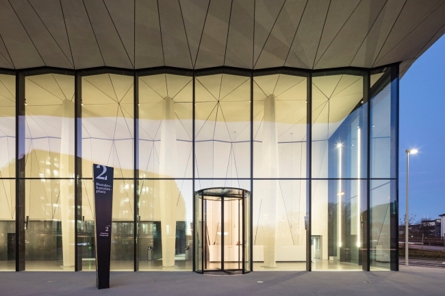 ������� ����� Neuer Kanzlerplatz � �����