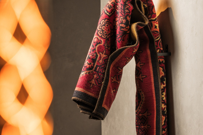 �������