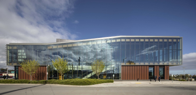 ���������� � ������������ ����� Field Arts & Events Hall