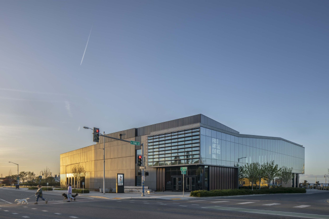 ���������� � ������������ ����� Field Arts & Events Hall