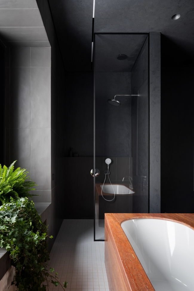 2000S RECONSTRUCTION