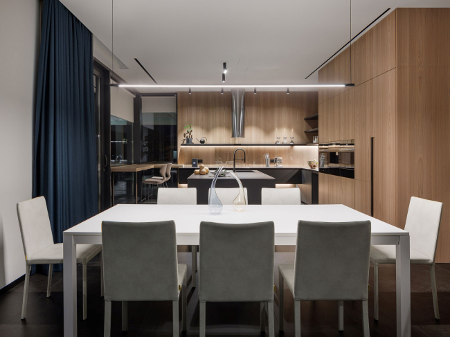 Дом с мостом. Столовая Дом с мостом. Столовая