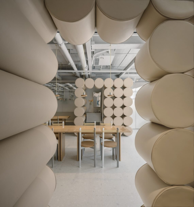 Bars and Restaurants: Pang Mei Noodle Bar LFS, �����, �����.
����������: OFFICE AIO