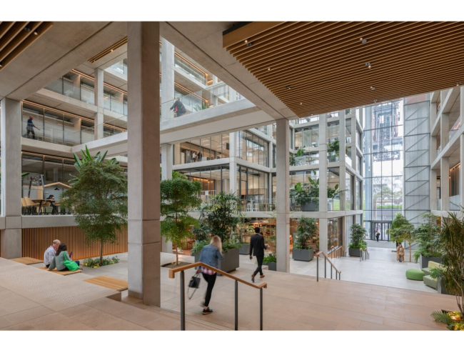 ICÔNE, ����������.
����������: Foster + Partners