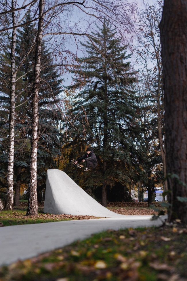 Snake run “Lermontov”, Andrey Mikhailov is performing a Frontside Boneless