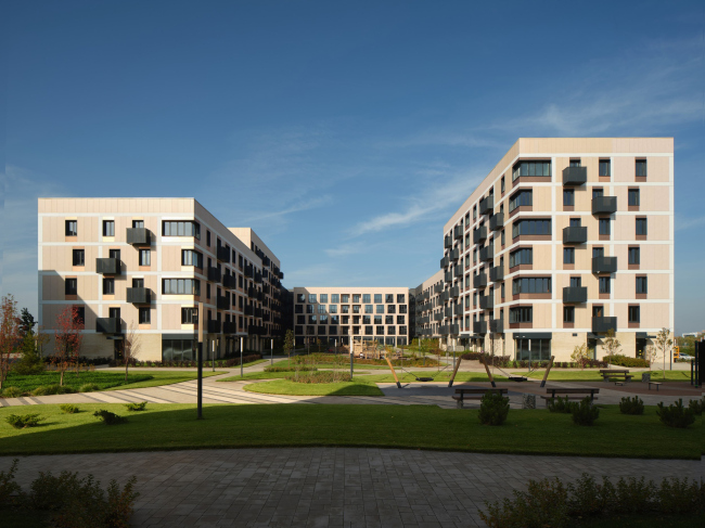 The residential complex of the “U” Block. Phase 1. View from the boulevard