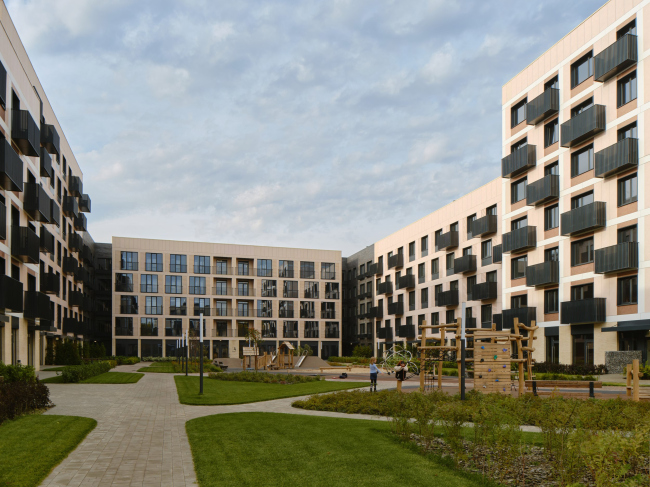 The residential complex of the “U” Block. Phase 1. View from the inner street