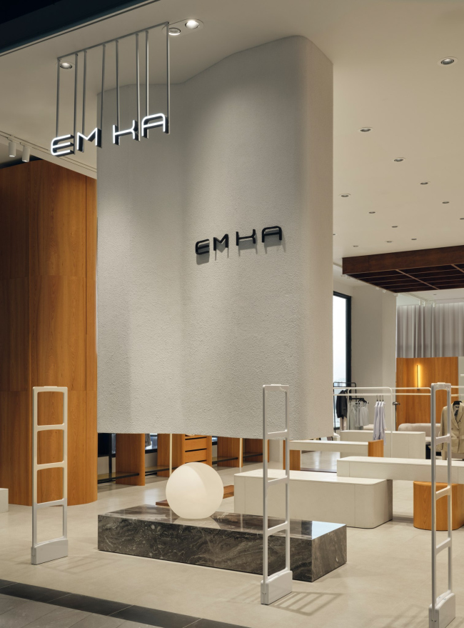 ������� ������� ������ EMKA � ��� �������