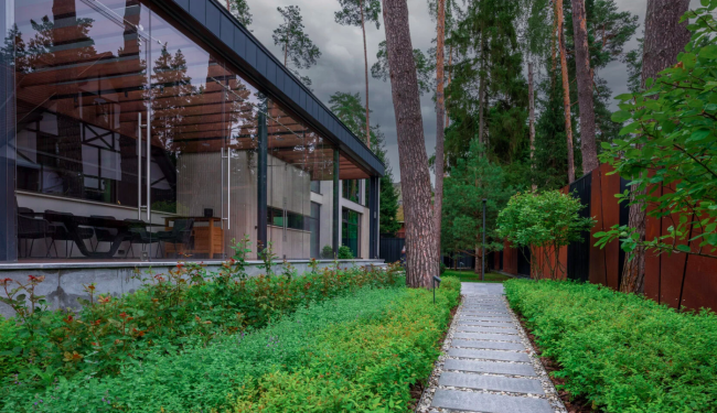 VILLA GRACE. Terrace on the south side of the house