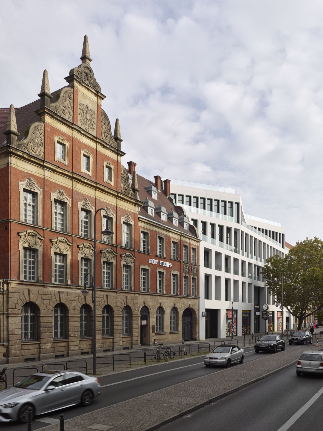 Многофункциональный центр Kalle Neukölln Многофункциональный центр Kalle Neukölln