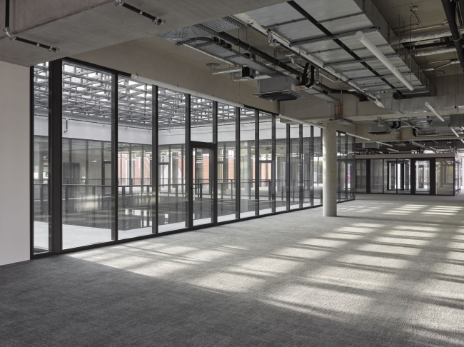 Многофункциональный центр Kalle Neukölln Многофункциональный центр Kalle Neukölln