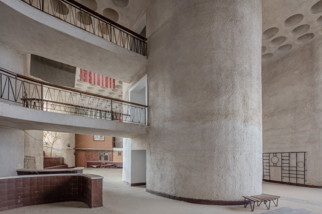 ����������������� 16-������� ����� ��� �������. �������� ���� ����������� ��� ����� ������������ ��� ������� � ������������ ������������ ������� �����/�����, ��������� �������� ������������� ������ ����� � �����, ������������ ����������.
1972�1985. �����������: �. �������� (���), �. ��������, �. �������. ��������: �. ����� (���), �. ����������. �������, ����� ���� �����, 77