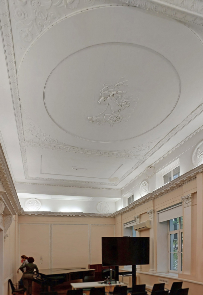 Дом Долговых. Фрагмент интерьера двусветного зала Дом Долговых. Фрагмент интерьера двусветного зала