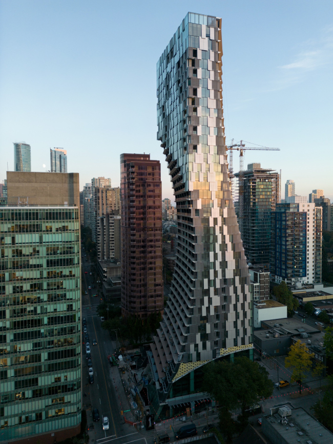 ����� ����� 1550 Alberni � ���������