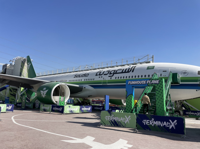 Детская площадка на борту Boeing 777