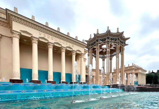 Павильон №66. Главный фасад и фонтаны после реставрации Павильон №66. Главный фасад и фонтаны после реставрации