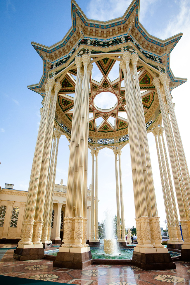 The Uzbekistan pavilion at VDNKh. The rotunda