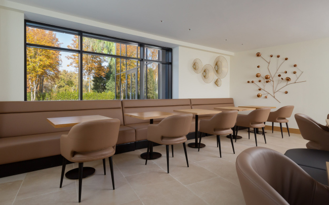 Swiss&#244;tel Wellness Resort Alatau Almaty. Pool Bar