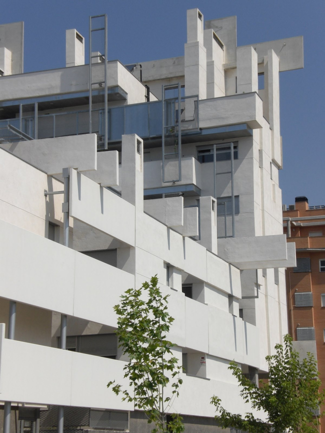 Квартал социального жилья в Мадриде. Фото: xGaztelu via Wikimedia Commons. Лицензия CC-BY-SA-3.0